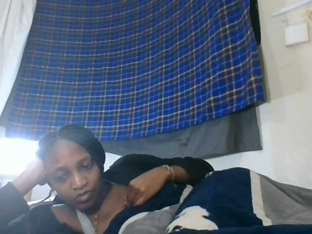 Vinsishly11 live cam on BongaCams