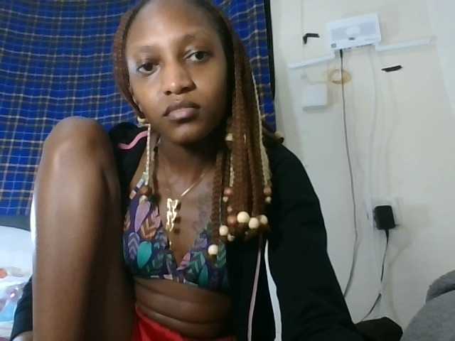 Vinsishly11 live cam on BongaCams