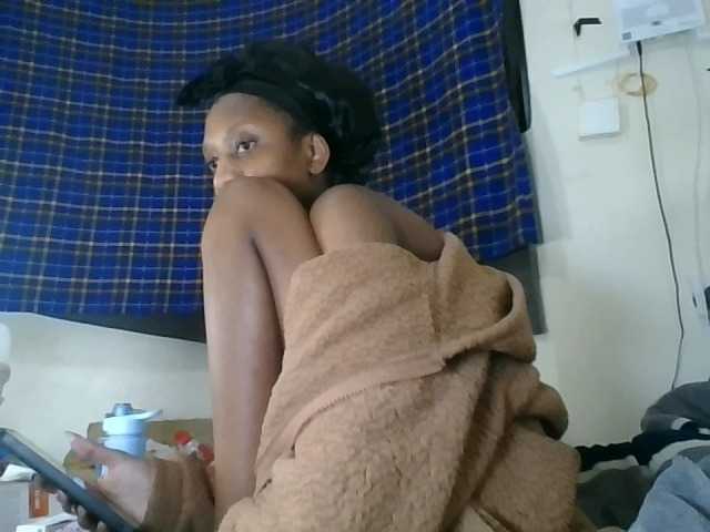 Vinsishly11 live cam on BongaCams