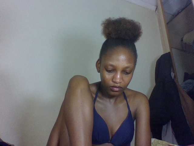 le modèle Vinsishly11 est en webcam porno dans un show sur le site bongacams, il possède les tags suivants: Ebony,Redhead,Trimmed