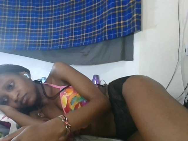 Vinsishly11 live cam on BongaCams