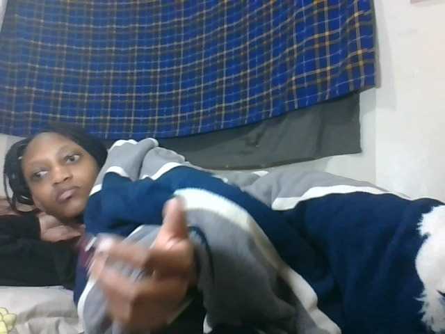 Vinsishly11 live cam on BongaCams