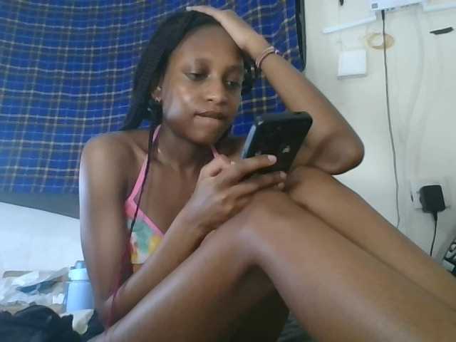 Vinsishly11 live cam on BongaCams