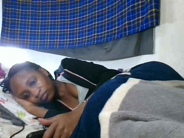 Vinsishly11 live cam on BongaCams