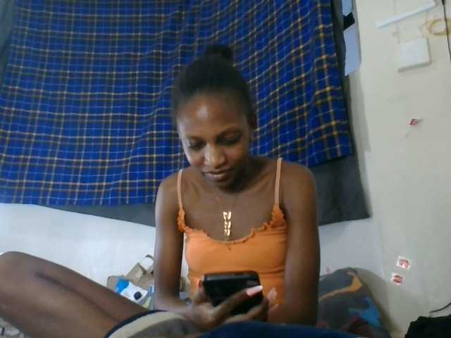 Vinsishly11 live cam on BongaCams