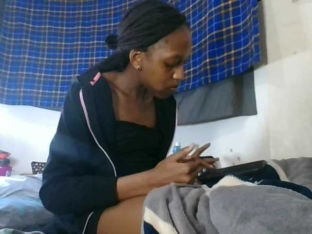 Vinsishly11 live cam on BongaCams