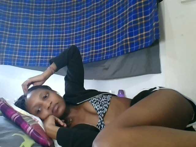 Vinsishly11 live cam on BongaCams