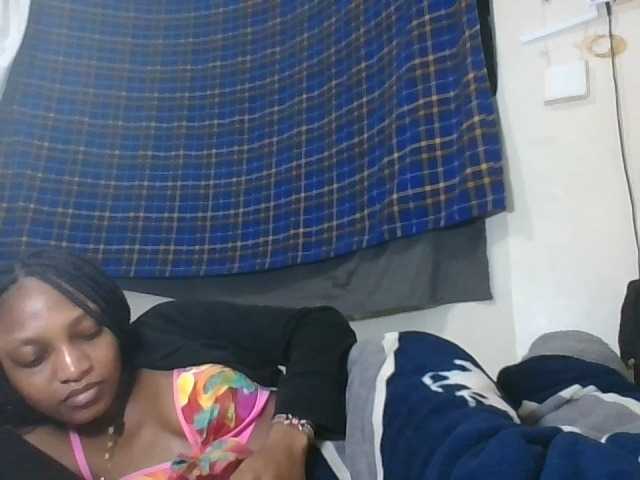 Vinsishly11 live cam on BongaCams