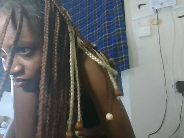 Vinsishly11 live cam on BongaCams