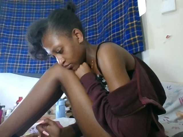 Vinsishly11 live cam on BongaCams