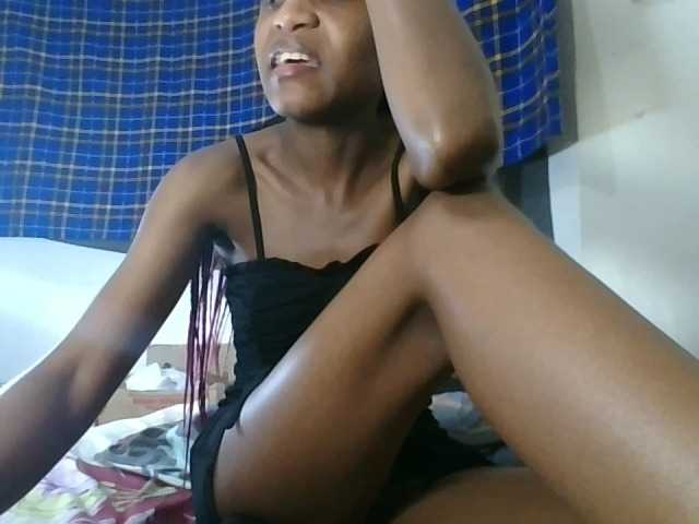 Vinsishly11 live cam on BongaCams