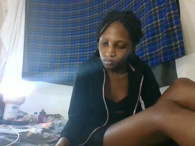 Vinsishly11 live cam on BongaCams