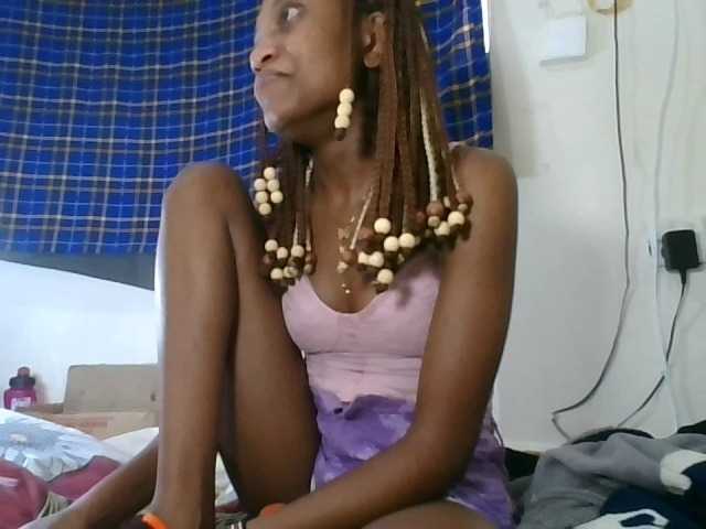 Vinsishly11 live cam on BongaCams