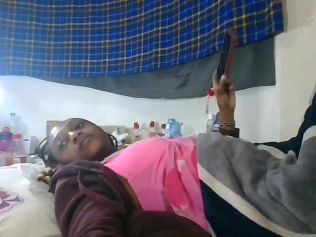 Vinsishly11 live cam on BongaCams