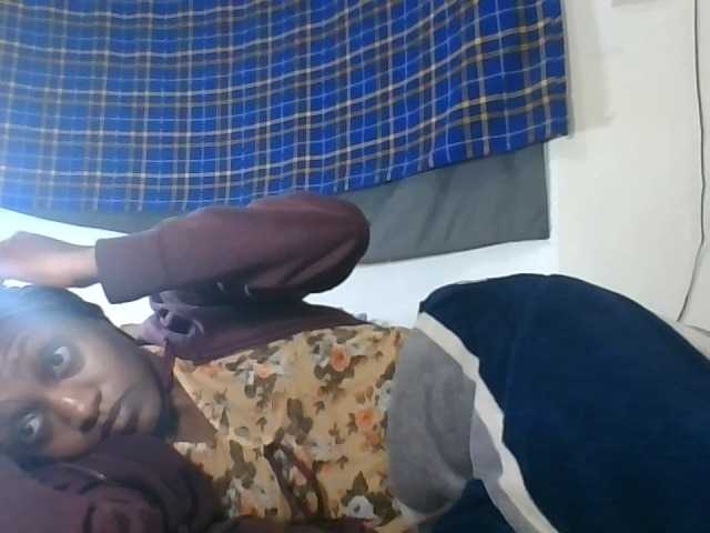 Vinsishly11 live cam on BongaCams