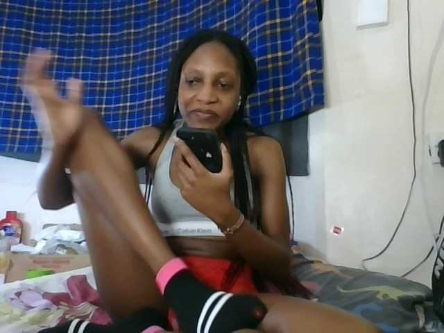 Vinsishly11 live cam on BongaCams
