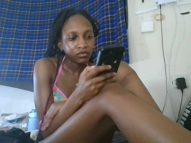 Vinsishly11 live cam on BongaCams