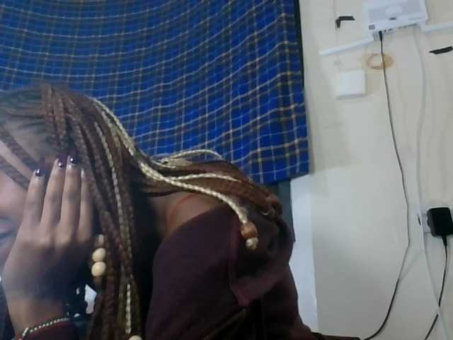 Vinsishly11 live cam on BongaCams