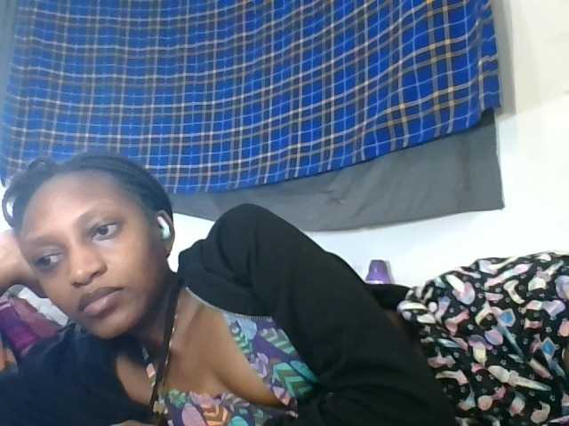 Vinsishly11 live cam on BongaCams