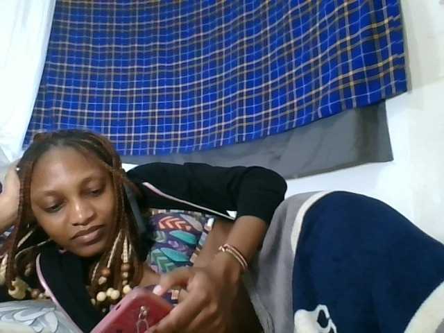 Vinsishly11 live cam on BongaCams