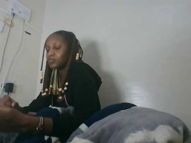 Vinsishly11 live cam on BongaCams