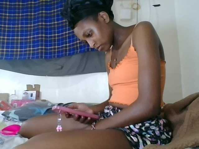 Vinsishly11 live cam on BongaCams