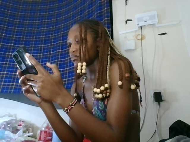 Vinsishly11 live cam on BongaCams