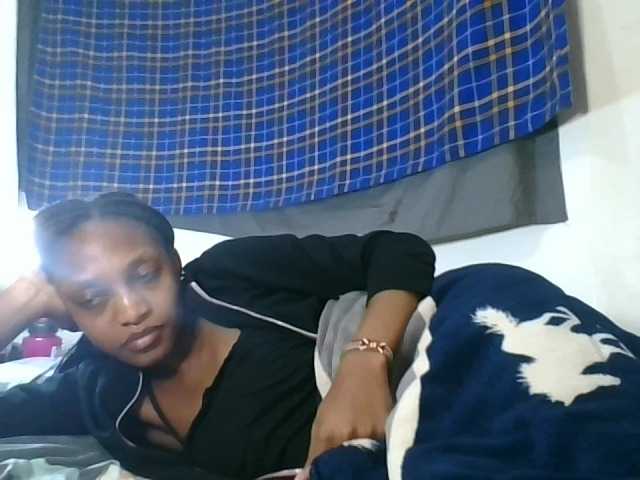 Vinsishly11 live cam on BongaCams