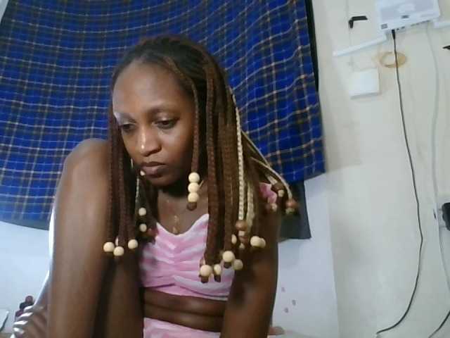 Vinsishly11 live cam on BongaCams