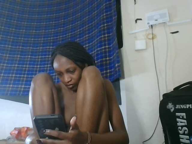 Vinsishly11 live cam on BongaCams