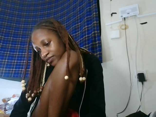 Vinsishly11 live cam on BongaCams