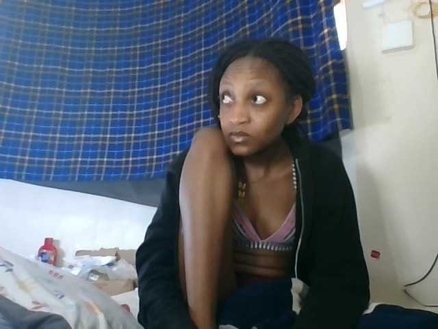 Vinsishly11 live cam on BongaCams