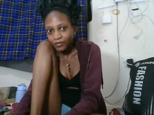 Vinsishly11 live cam on BongaCams