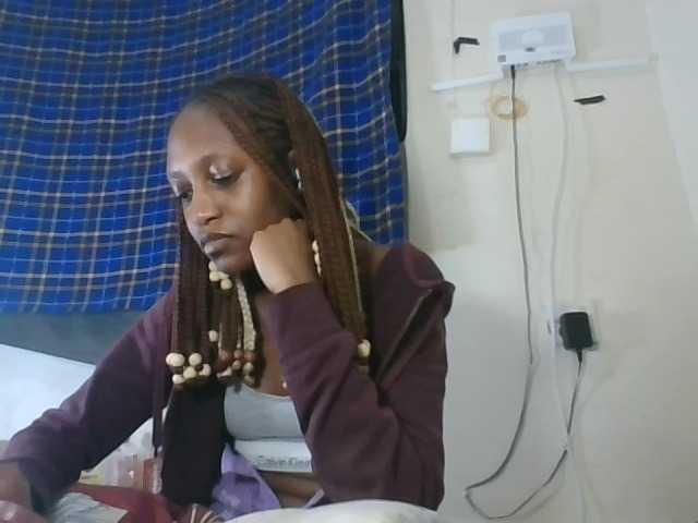 Vinsishly11 live cam on BongaCams