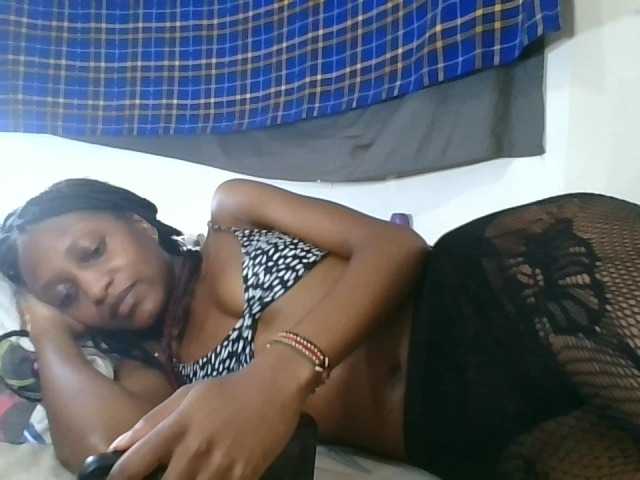 Vinsishly11 live cam on BongaCams