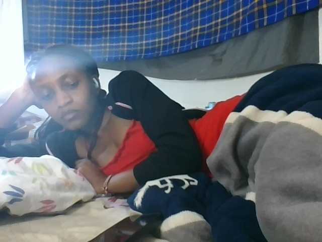 Vinsishly11 live cam on BongaCams