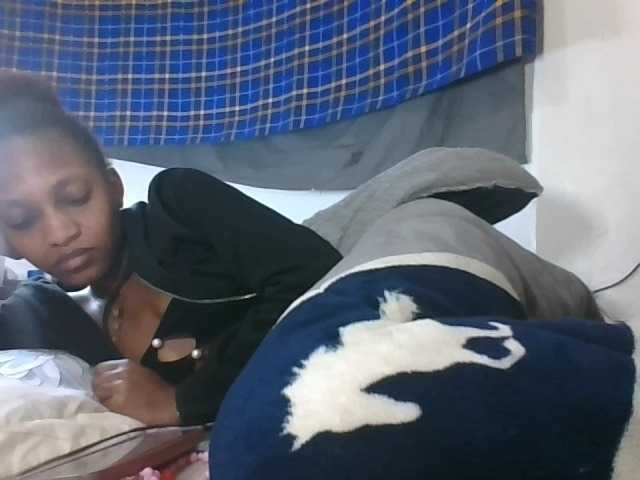 Vinsishly11 live cam on BongaCams