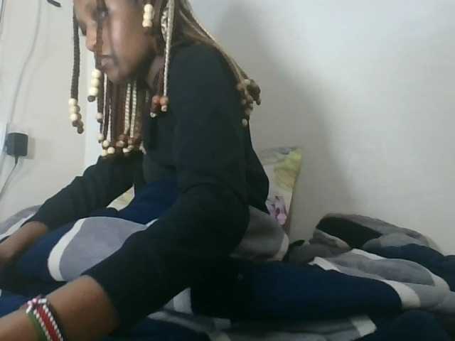 Vinsishly11 live cam on BongaCams