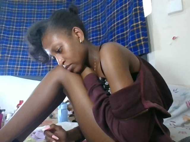 Vinsishly11 live cam on BongaCams
