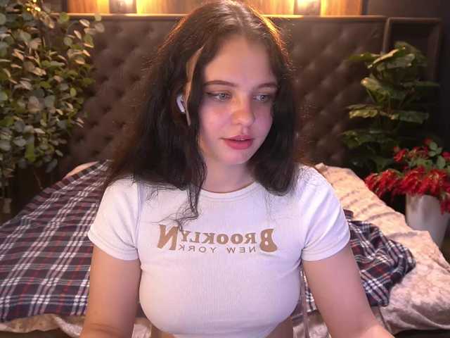 SnowWhiti live cam on BongaCams