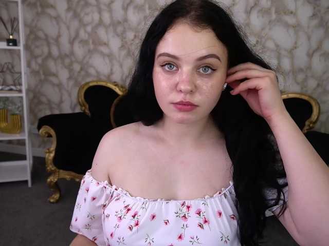 SnowWhiti live cam on BongaCams