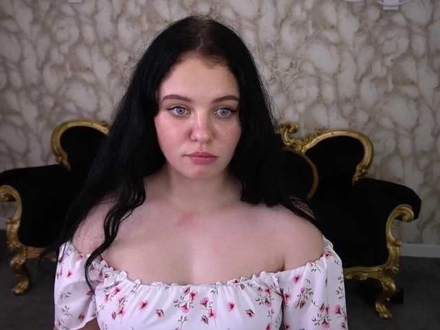 SnowWhiti live cam on BongaCams