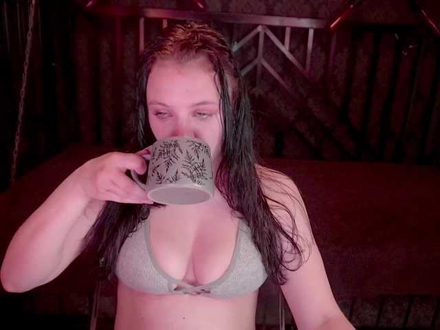 SnowWhiti live cam on BongaCams