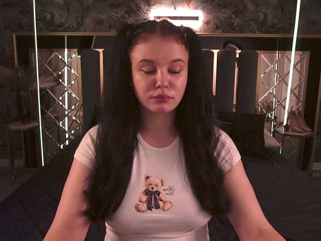 SnowWhiti live cam on BongaCams
