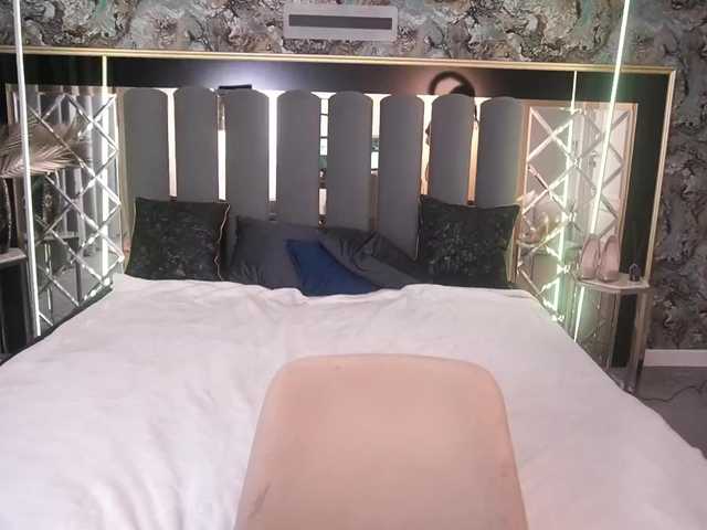 SnowWhiti live webcam show