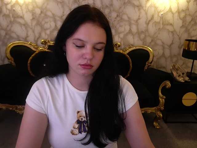 SnowWhiti live cam on BongaCams