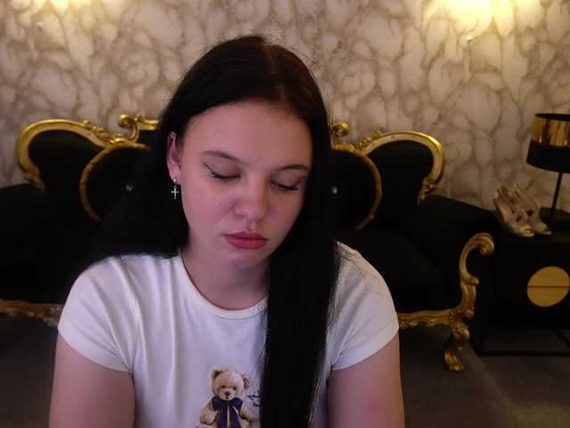 SnowWhiti live cam on BongaCams