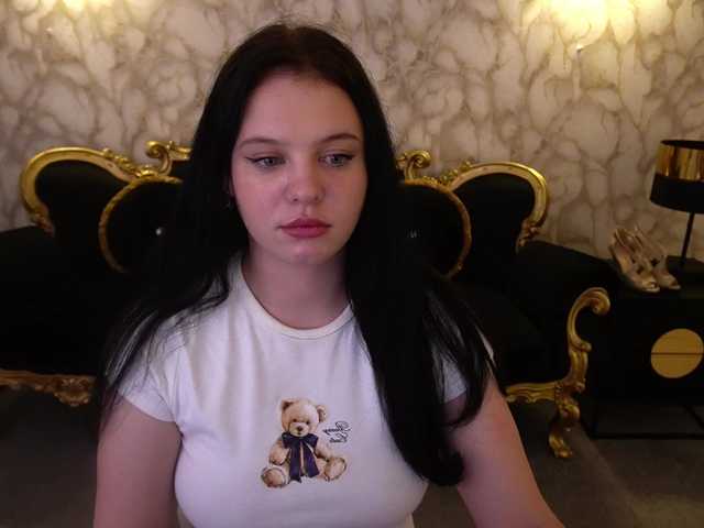 SnowWhiti live cam on BongaCams
