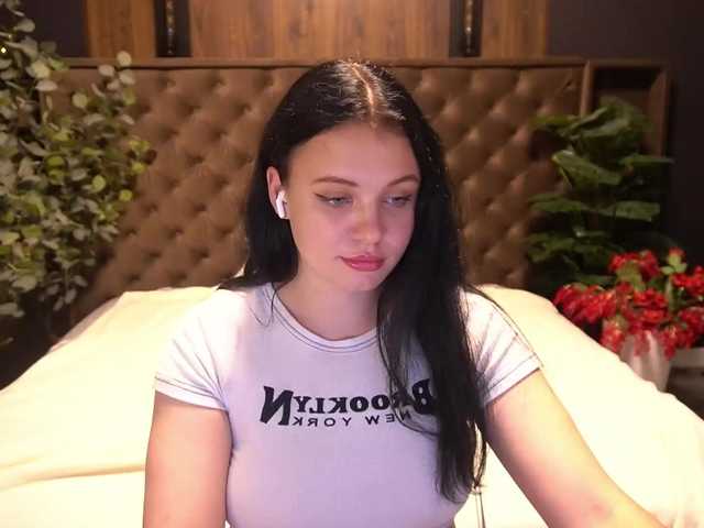 SnowWhiti live cam on BongaCams