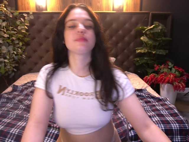 SnowWhiti live cam on BongaCams